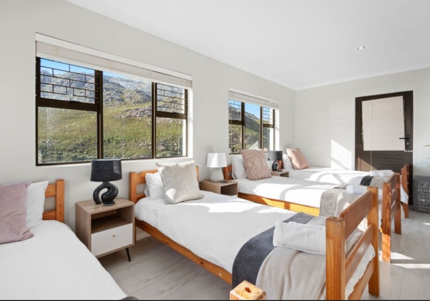 4 Bedroom Property for Sale in Rooi Els Western Cape